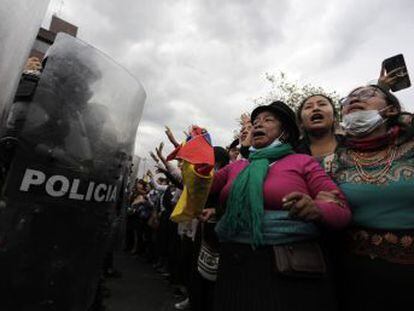 Las protestas vuelven a la Asamblea Nacional, donde se producen nuevos choques con las fuerzas de seguridad, mientras el presidente llama al diálogo