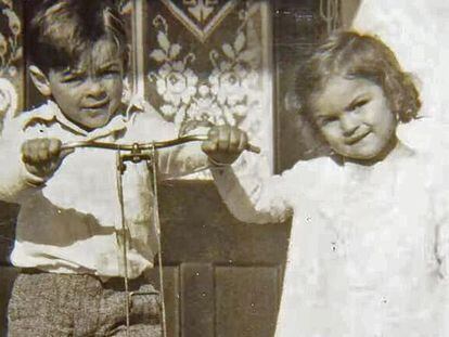 Ernesto y Celia Guevara durante su infancia.