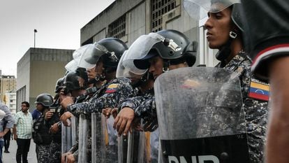 Miembros de la policía de Venezuela, en Caracas, en 2018.