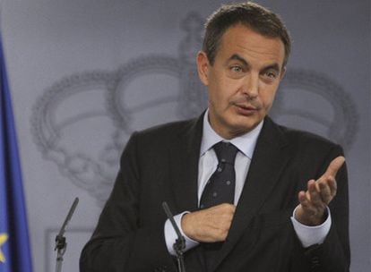 El presidente José Luis Rodríguez Zapatero, durante la presentación del plan de ayuda a las familias.