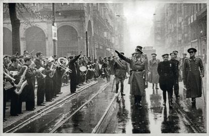 San Sebastián fue la primera parada tras su llegada a Irún. Himmler quiso pasearse por la ciudad donostiarra, muy intrigado como estaba por los orígenes del pueblo vasco.
