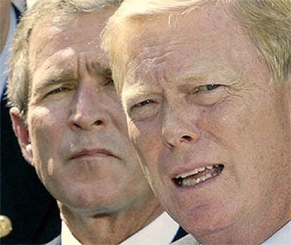 Dick Gephardt, en una imagen del pasado mes de octubre, con el presidente Bush al fondo.