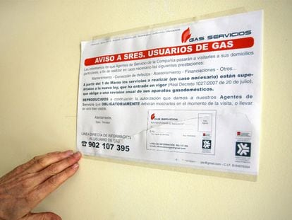 Cartel de la empresa que revisa instalaciones de gas sin estar autorizada para ello.