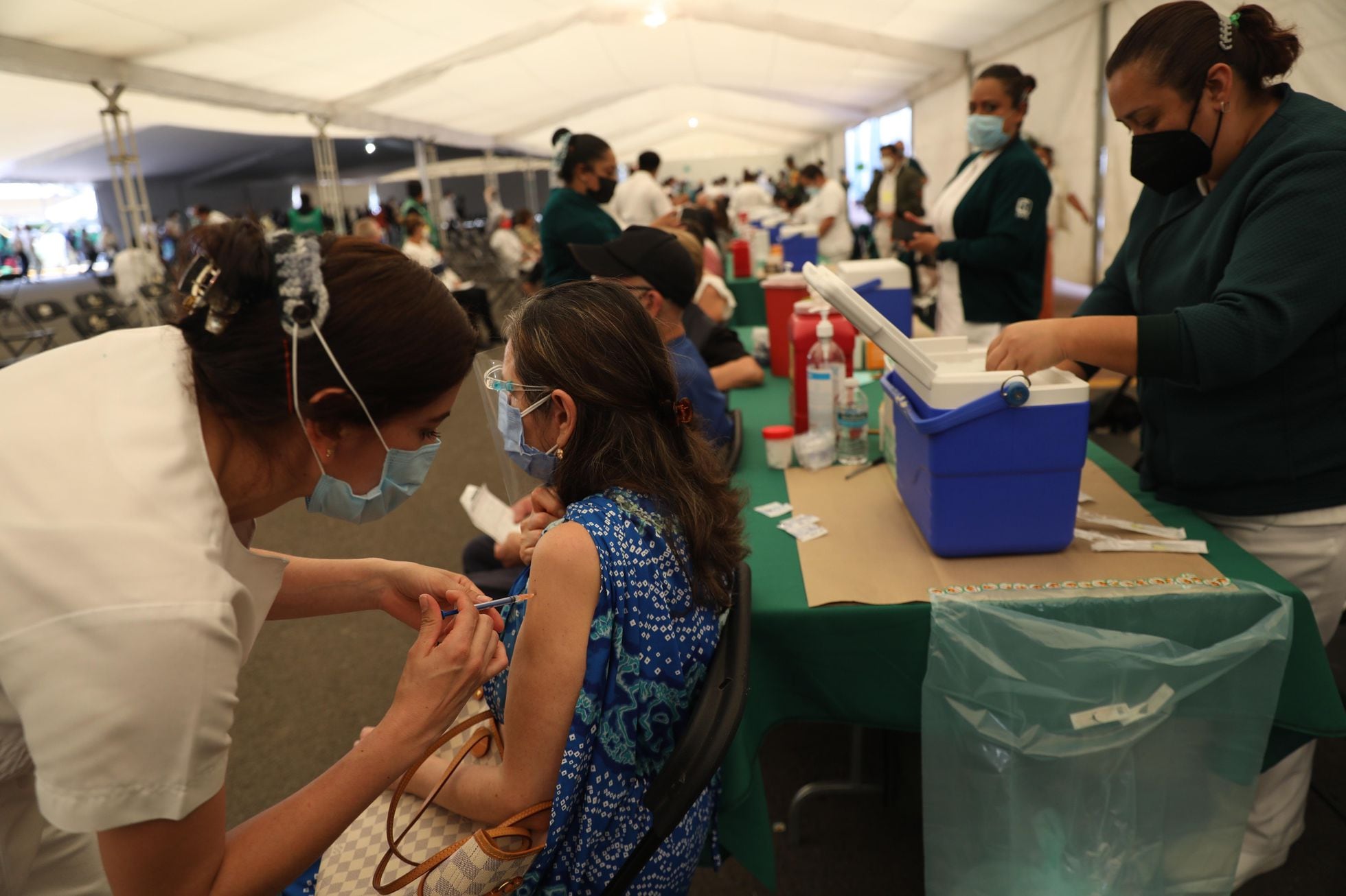 Vacunacion Contra Coronavirus Mayores De 50 Como Donde Y Cuando Vacunarse En La Ciudad De Mexico Contra La Covid 19 El Pais Mexico