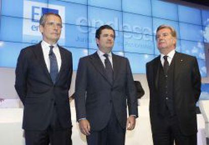 El consejero delegado de Endesa, Andrea Brentan; su presidente, Borja Prado, y el consejero delegado de Enel, Fulvio Conti. 