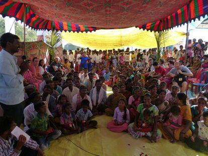 Encuentro entre los residentes de Kachikunta (India) y el grupo de colaboradores andaluces de la Fundación Vicente Ferrer, que este 2016 ha cumplido 20 años. 