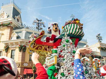Goofy saluda en el parque Disney World, de Orlando (Florida, EE UU).