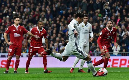 James Rodriguez marca el tercer tanto del Real Madrid. 