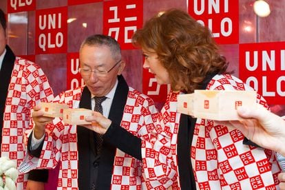 Tadashi Yanai junto a Susan Sarandon en la ceremonia del sake que tuvo lugar tras la apertura en Nueva York.