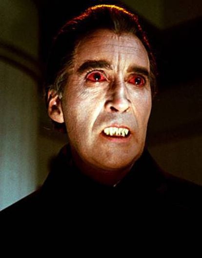 Christopher Lee intrepretó a Drácula en varias películas.