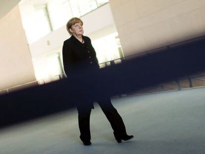 Angela Merkel, en la canciller&iacute;a, antes de hablar sobre el atentado de Par&iacute;s.
