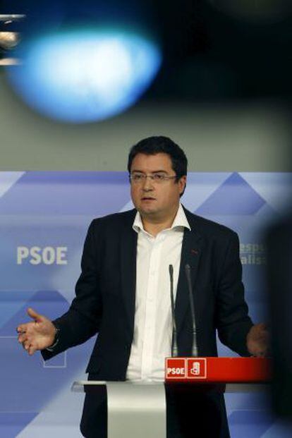 Óscar López, durante la rueda de prensa que ha ofrecido hoy en la sede del PSOE.