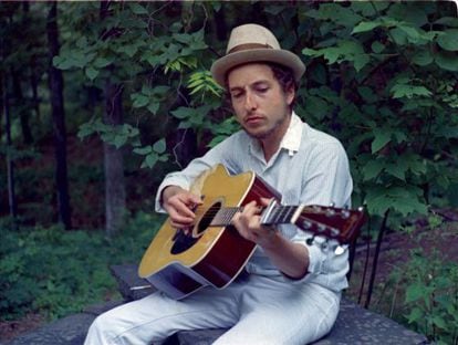 Bob Dylan, en su casa de Woodstock a finales de los sesenta.