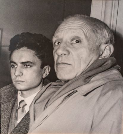 Un joven José Luis Galicia y Pablo Picasso, en una fotografía tomada en París a principios de los años 50.