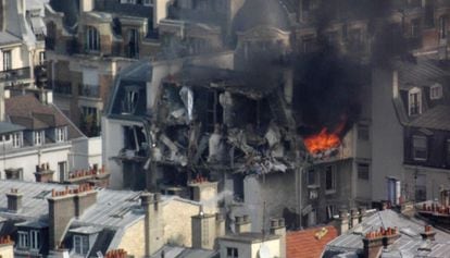 El edificio, tras la explosión en París.