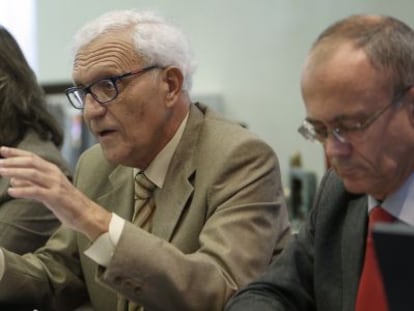 Los responsables de la Sindicatura de Comptes, Marcela Mir&oacute;, Rafael Vicente Queralt y Antonio Mira-Perceval, de izquierda a derecha en la sede de la instituci&oacute;n.
