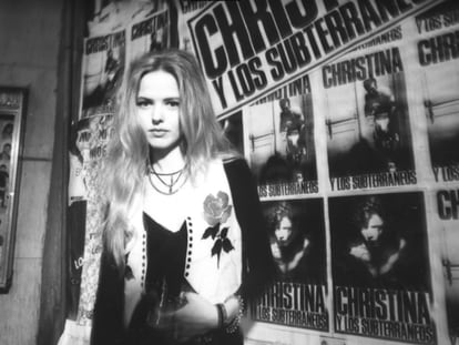 Christina Rosenvinge en una imagen de la sesión fotográfica del disco 'Que me parta un rayo' (1992).