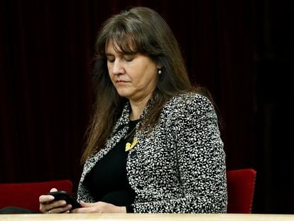 Laura Borràs, en la tribuna de invitados del Parlament, durante el pleno del miércoles.