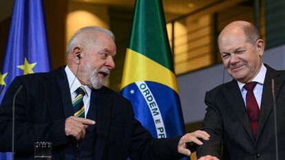 El presidente de Brasil, Luiz Inácio Lula da Silva, y el canciller alemán, Olaf Scholz, este lunes en Berlín.