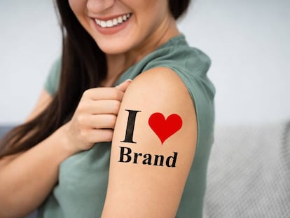 La publicidad busca que los clientes amen a las marcas