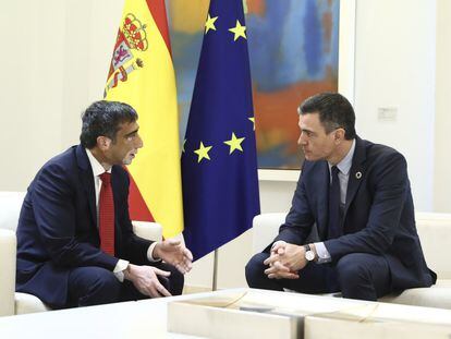 El presidente del Gobierno, Pedro Sánchez, recibió al consejero delegado de GlobalLogic, Nitesh Banga.