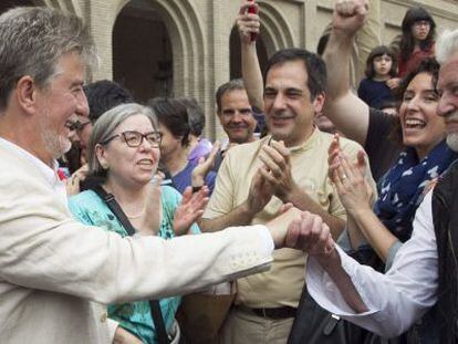 El abogado penalista Pedro Santisteve, de Zaragoza en Com&uacute;n, a su salida del Ayuntamiento. 