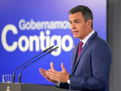 El presidente del gobierno en funciones, Pedro Sánchez, comparece en rueda de prensa en el palacio de la Moncloa el martes en Madrid.