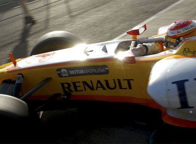 Fernando Alonso al volante de su Renault en el circuito de Jerez el pasado lunes.