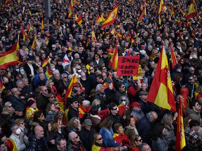 Centenares de personas se manifiestan contra el Gobierno de Pedro Sánchez, en Cibeles, a 21 de enero de 2023, en Madrid (España).
FERNANDO SÁNCHEZ / EUROPA PRESS
21/01/2023