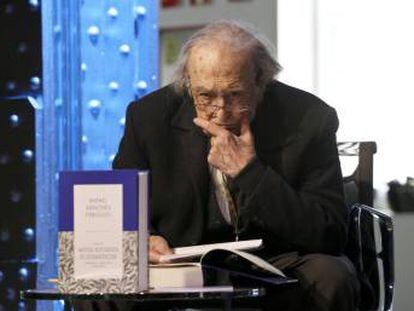 Rafael Sánchez Ferlosio, en la Fundación Telefónica de Madrid, en 2015.