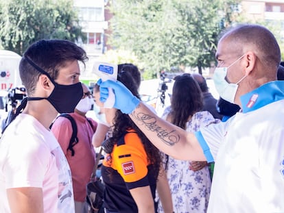 Dispositivo para la realización de pruebas PCR de coronavirus a vecinos de Alcobendas, Madrid.