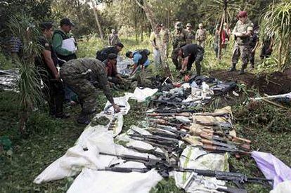 Armas decomisadas durante una operación policial en Petén tras el estado de sitio.