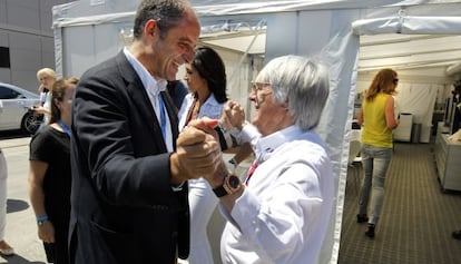El expresidente de la Generalitat Francisco Camps y el patrón de la Fórmula 1, Bernie Ecclestone, en 2011.