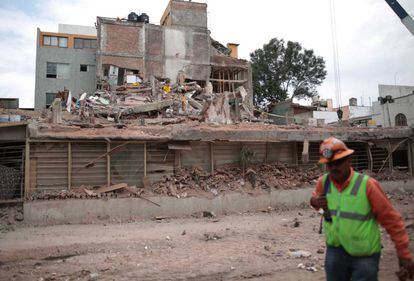 Edificio derruido tras el terremoto de Ciudad de M&eacute;xico 