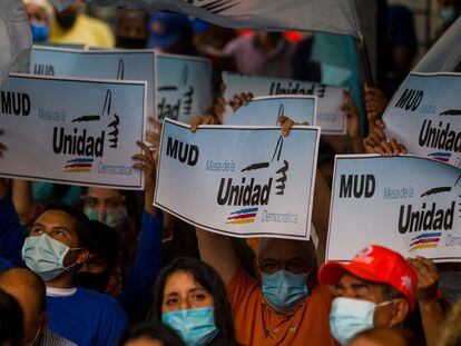 Seguidores de partidos políticos opositores en Caracas