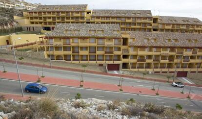 Una urbanización en Benalmádena, con pisos cerrados e inhabitados
