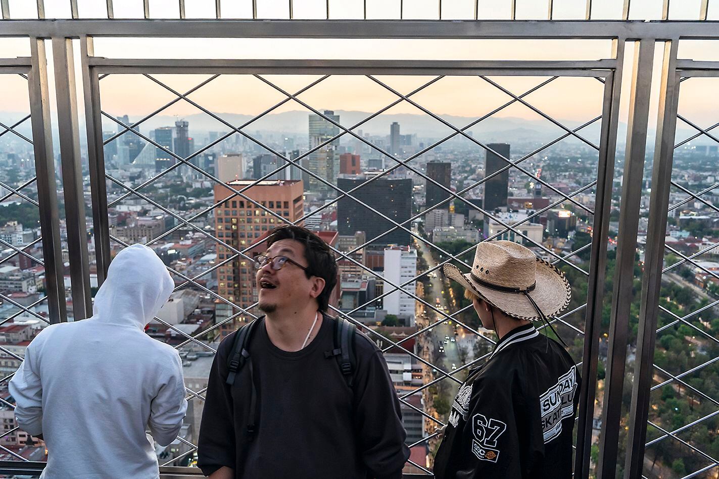 Visitantes en el mirador Torre Latino, en Ciudad de México.