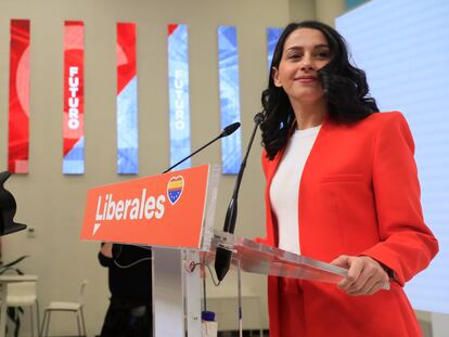 La líder de Ciudadanos, Inés Arrimadas, durante la rueda de prensa celebrada este lunes en la sede del partido en Madrid.