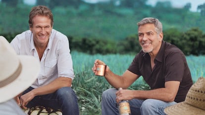 George Clooney y Rande Gerber en una imagen promocional de su tequila Casamigos cedida por Diageo.