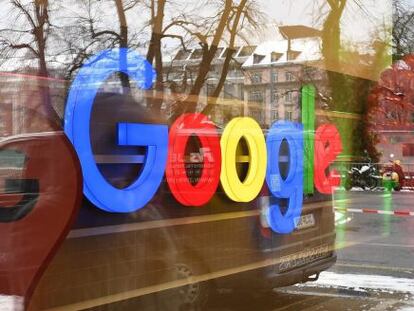 Logo de Google en su nueva oficina en Zurich (Suiza).