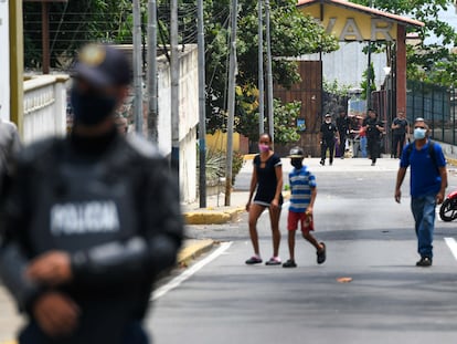 Fuerzas de seguridad de Venezuela este domingo. (AP Photo/Matias Delacroix)