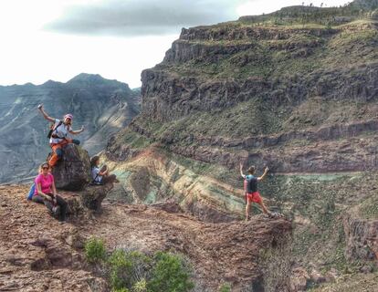 Los colores de las escarpadas laderas de Azulejos de Veneguera, Gran Canaria.