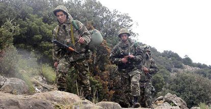 Soldados argelinos, cerca de la ciudad de Ouled Gacem, a principios de 2014.