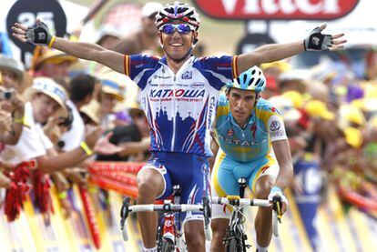 Joaquím Rodríguez celebra la victoria delante de Contador