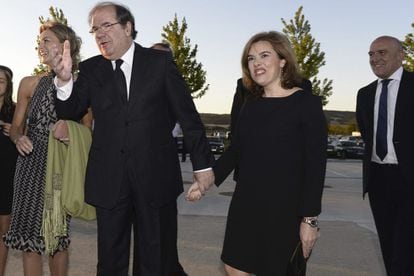 La ministra de Agricultura, Isabel García Tejerina, el presidente de la Junta de Castilla y León, Juan Vicente Herrera, y la vicepresidenta del Gobierno, Soraya Sáenz de Santamaría,.