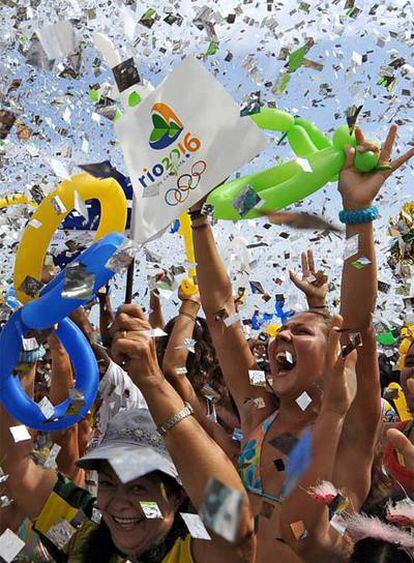 Ciudadanos de Río festejan el triunfo.
