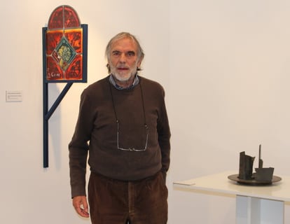 El artista Juan Antonio Giraldo en su exposición en el Museo de Arte Contemporáneo ‘El Mercado’ de Villanueva de los Infantes en 2016.