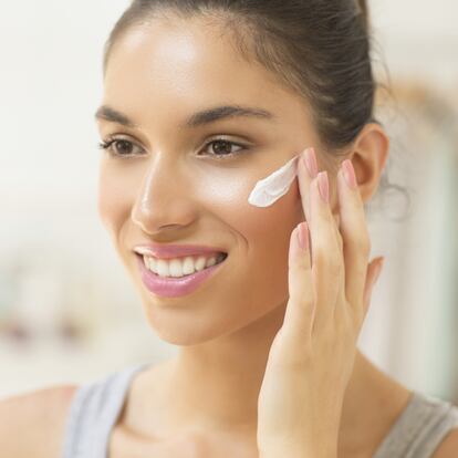 La Organización de Consumidores y Usuarios ha llevado a cabo un estudio sobre cremas hidratantes faciales.