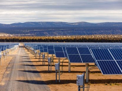 Planta de energía fotovoltaica Gala Solar de Avangrid, a las afueras de Prineville (Oregón), en una imagen facilitada por la empresa.