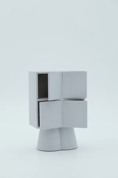 Reliquary, de Miguel Leiro, es una pieza de almacenaje-aparador inspirada en los relicarios religiosos.